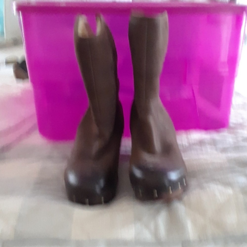 Ugg short boots